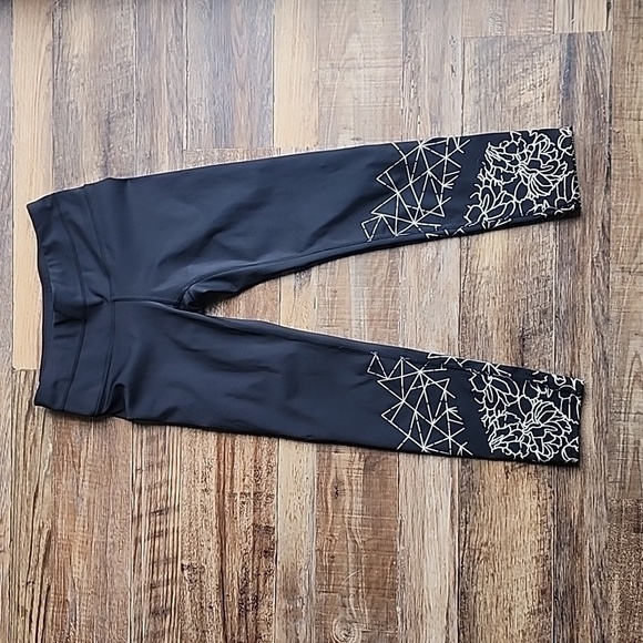 Athleta Pants - Athleta Capri Leggings Size XXS